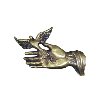 COLOMBE SORTANT DE LA MAIN  16 x 9 cm