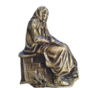 MAMIE ASSISE SUR MUR  10 x 7 cm